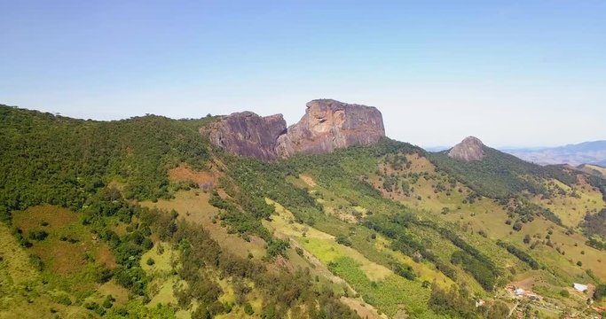 Pedra do Bau complex are rock formations in the Mantiqueira Mountains (Serra da Mantiqueira). They are located in the municipality of Sao Bento do Sapucai, Sao Paulo - Brazil.