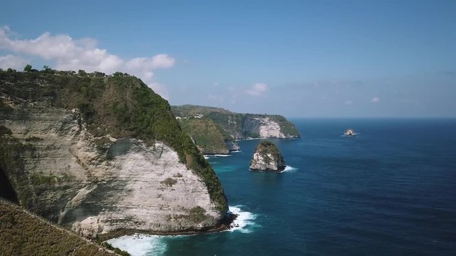Rising Drone Shot revealing the beautiful KelingKing cliffs of the island of Nusa Penida, Indonesia.