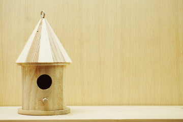 Obraz na płótnie Canvas wooden bird house with space copy on wooden background