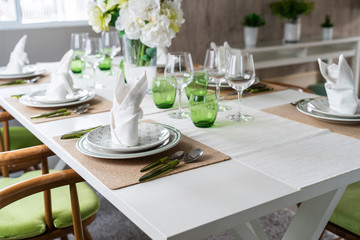 Set Dining Room Table in house