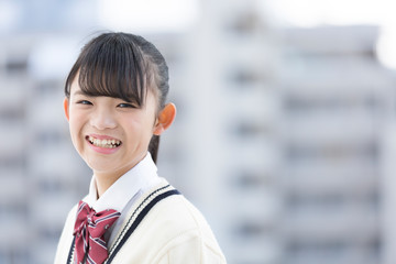 制服姿の笑顔の女子校生