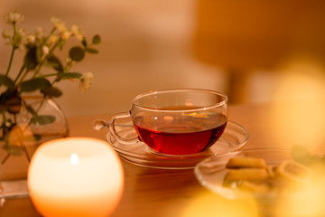 テーブルに置かれた紅茶