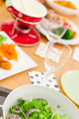 テーブルに並ぶパーティー料理