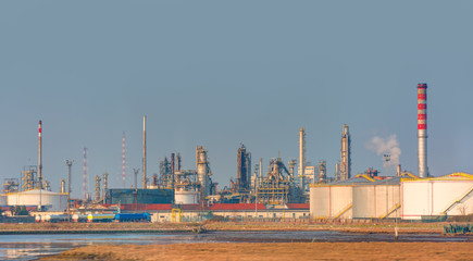 Refinery, factory, petrochemical plant - Oil and gas industry