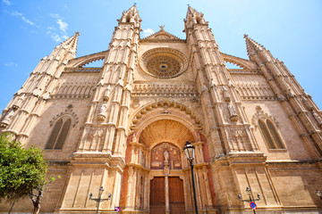 Facade of The Cathedral in Palma de Mallorca, Spain - obrazy, fototapety, plakaty