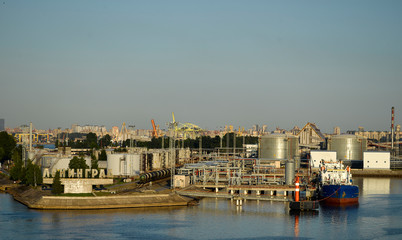 Fototapeta premium Ölhafen St. Petersburg