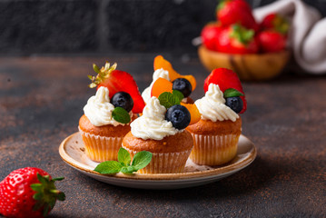 Cupcakes with cream and berries