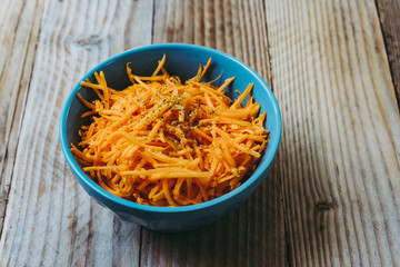 Bol de carottes r&acirc;p&eacute;es