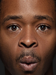 Obraz premium Close up portrait of young and emotional african-american man. Highly detail photoshot of male model with well-kept skin and bright facial expression. Concept of human emotions. Astonished, shocked.