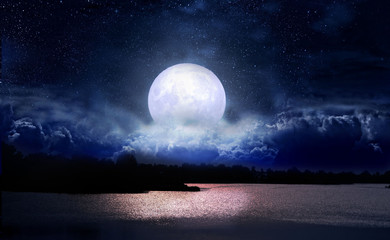 Fototapeta na wymiar Full moon over the night lake