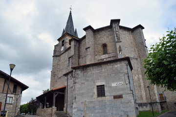 Fototapeta na wymiar Iglesia gótica de un pueblo del País Vasco, España.
