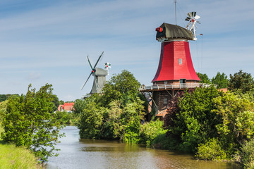 Die Greetsieler Windmühlen, Ostfriesland, Niedersachsen, Deutschland © Conny Pokorny