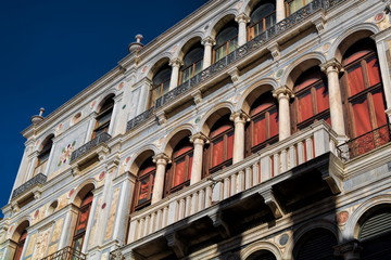 Fototapeta na wymiar alter palazzo in venedig, italien