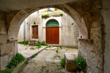 Fototapeta premium Altstadtgasse Plomin, Istrien,Kroatien