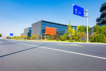 Obraz premium empty brick floor with modern building in background