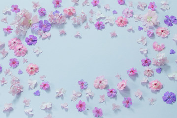 Obraz na płótnie Canvas summer flowers on paper background