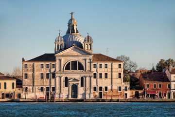 Fototapeta na wymiar chiesa le zitelle am canale della giudecca in venedig, italien