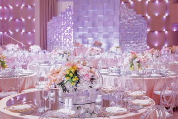 A round wedding table in the pink hall