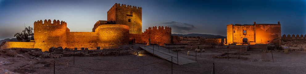 Castillo de Almeria nocturno