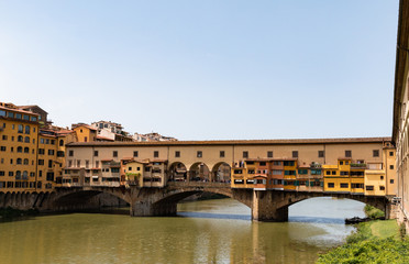 Fototapeta na wymiar The Ponte Vecchio bridge and the Arno River in Florence, Italy.