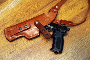 Gun and gun holster