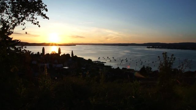 Ein sch&ouml;ner Sommerabend am westlichen Bodensee, aufgenommen oberhalb des Schweizer Ortes Mannenbach, Juli 2019.