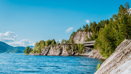 Lake Krøderen in the Buskerud region of Norway, jezioro kroderen w regionie buskerud w norwegi © Dreamnordno