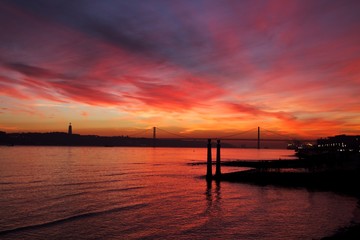 Fototapeta na wymiar sunset at the sea, Lisbon, Portugal 