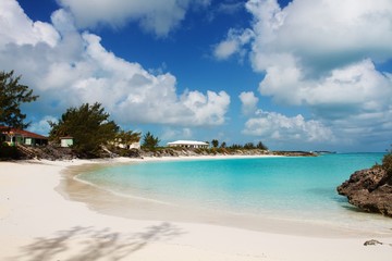 Fototapeta na wymiar tropical beach and sea of Great Exuma ila, Bahamas 