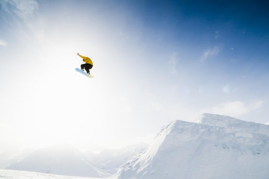 Snowboarder in Andermatt, Uri, Switzerland, Europe
