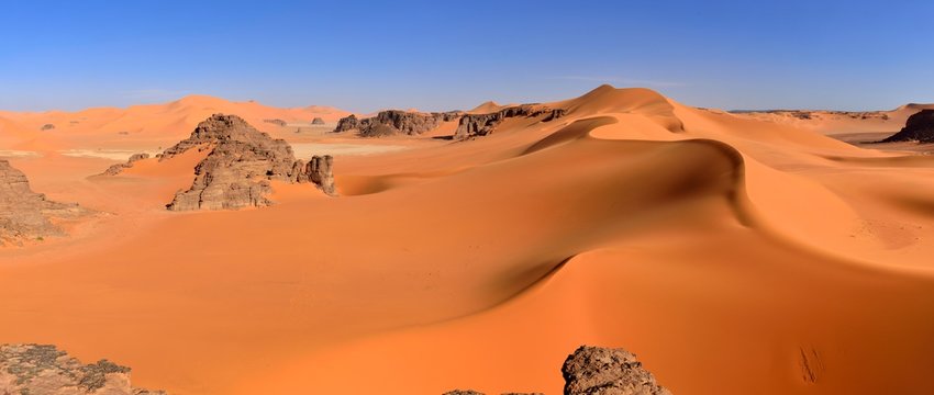 Sand dunes of Ouan Zaouatan, Tassili n'Ajjer National park, UNESCO World Heritage Site, Tadrart, Sahara, Algeria, Africa