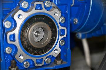 Detail of the gearbox side.