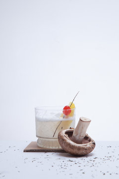 Cocktail with champinion and oregano