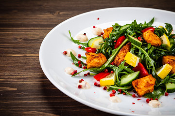 Greek salad with grilled chicken