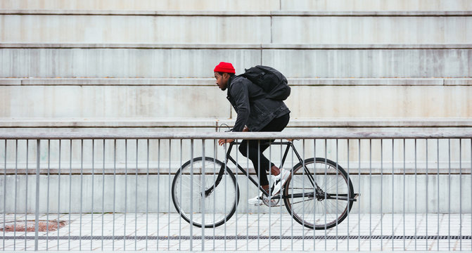 Cycling the city.