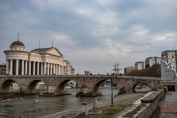 Obraz premium View of Stone bridge and the Archaeological Museum of Macedonia.