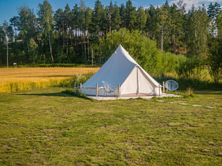 Fototapeta na wymiar tent in the forest