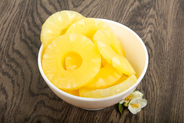 Canned pineapple