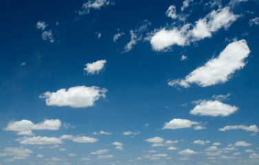 Obraz premium Bright beautiful blue sky with clouds for background or texture
