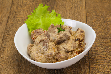 Chicken liver with cream and dry tomatoes