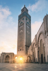Moschee Hassan II in Casablanca in Marokko bei Sonnenuntergang mit schönem Sonnenlicht © Lavinia