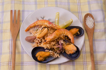 Tasty seafood dish – Paella a la marinera