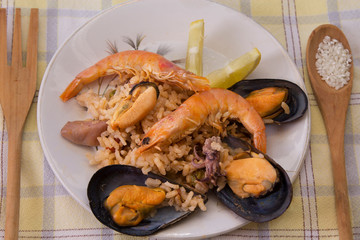 Tasty seafood dish – Paella a la marinera