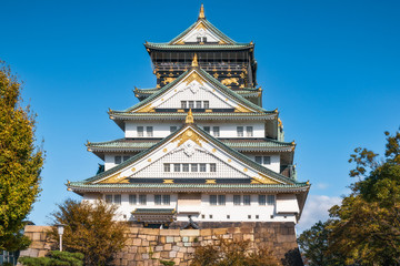 Fototapeta premium Osaka Castle is a renowned historical castle in Japan, believed to have played a major role in the unification of Japan. 