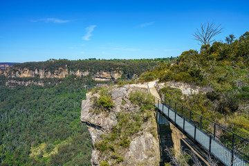 Fototapeta na wymiar hiking to elysian rock lookout, blue mountains, australia 4
