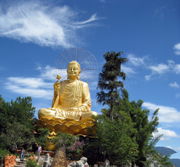 buddha statue in vietnam