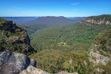 Fototapeta na wymiar hiking the prince henry cliff walk, blue mountains, australia 29