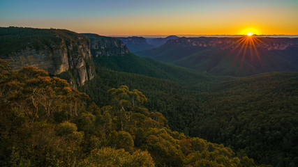 Fototapeta premium sunrise at govetts leap lookout, blue mountains, australia 15