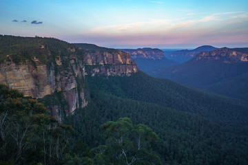 Fototapeta na wymiar sunset at govetts leap lookout, blue mountains national park, australia 8