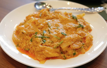 closeup stir fried yellow curry crab